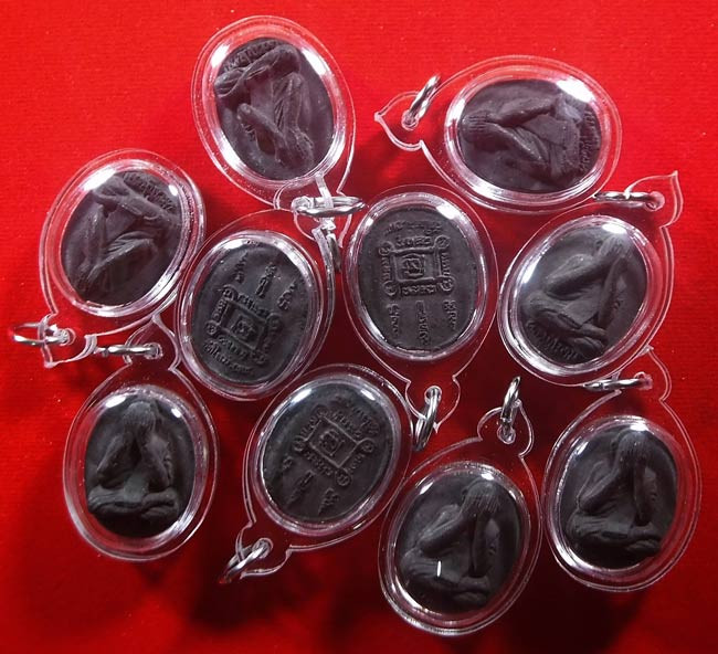 รูปจากผู้ขายบน G-Pra: แดงที่เคาะแรก !!! 10 องค์ ... พระปิดตา หลวงปู่นาม วัดใหม่ ปี2538 + เลี่ยมกันน้ำ รายละเอียด แดงที่เคาะแรก !!! 10 องค์ ... พระปิดตา หลวงปู่นาม ประมูลปิด 2026-09-18 ที่ ฿550 หลังเคาะ 1 ครั้ง