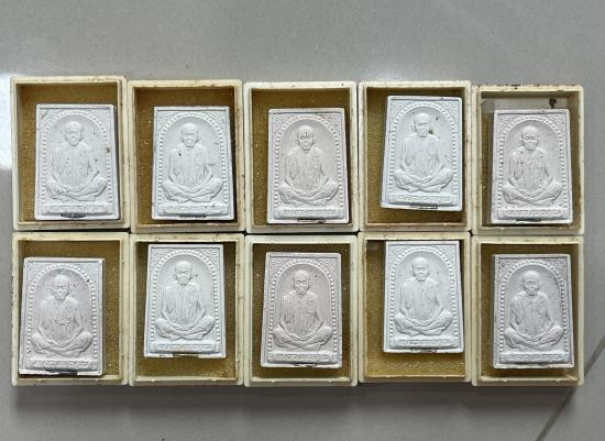 รูปจากผู้ขายบน G-Pra: ผงรูปเหมือนหลวงพ่อคูณ รุ่นคุณพระเทพประทานพร ปี36 ฝั่งตะกรุดเงิน พร้อมกล่องเดิม 10องค์พระ ประมูลปิด 2026-09-20 ที่ ฿650 หลังเคาะ 1 ครั้ง