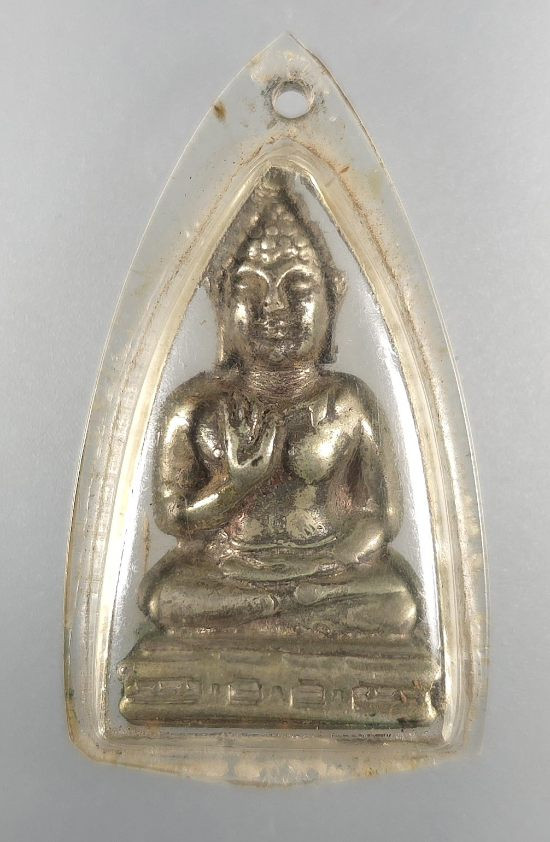 รูปจากผู้ขายบน G-Pra: พระกริ่ง รุ่นแรก พุทธทักษิณมิ่งมงคล วัดเขากง เนื้อเงิน ปี 2511 จังหวัดนราธิวาส เลี่ยมเก่า ประมูลปิด 2026-10-06 ที่ ฿2,050 หลังเคาะ 14 ครั้ง