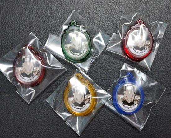รูปจากผู้ขายบน G-Pra: !!!!วัดใจ 9 บาท!!!! 5 องค์ >>ล็อกเก็ตคุณแม่บุญเรือน โตงบุญเติม พิมพ์สองหน้า รุ่นที่ระลึกบูรณะพระอุโบสถ วัดสัมพันธวงศ์ ปี 2566 เลี่ยมกรอบพร้อ ประมูลปิด 2026-10-20 ที่ ฿159 หลังเคาะ 4 ครั้ง